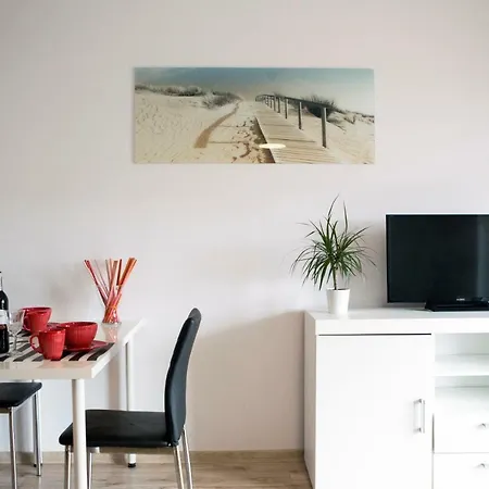 Red Ocean Apartment *